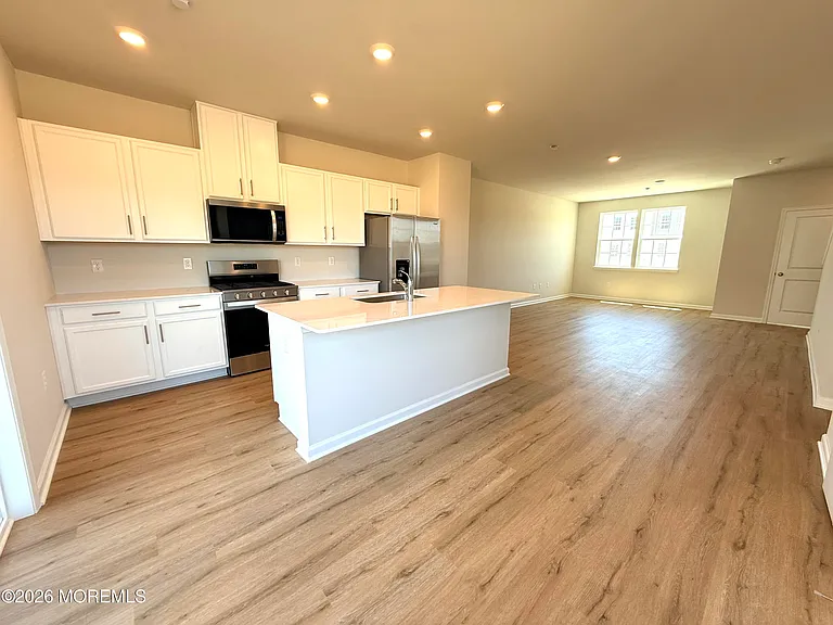 144 Gary Way — Photo 2