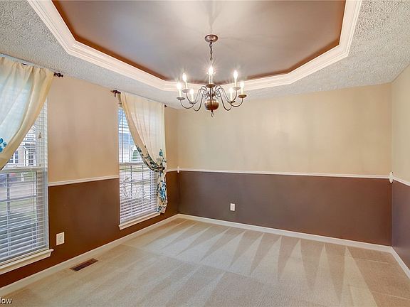 3rd image of 38452 Foxglen Ave