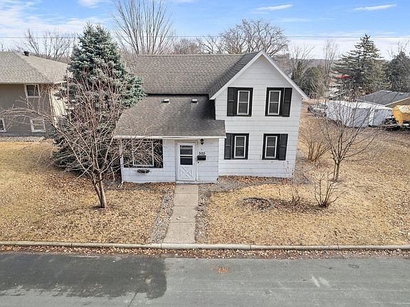 5th image of 305 5th Ave NW