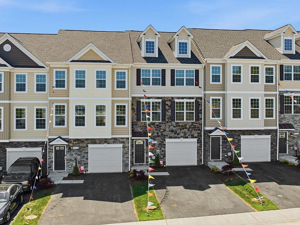 1st image of 135 Potomac Ct