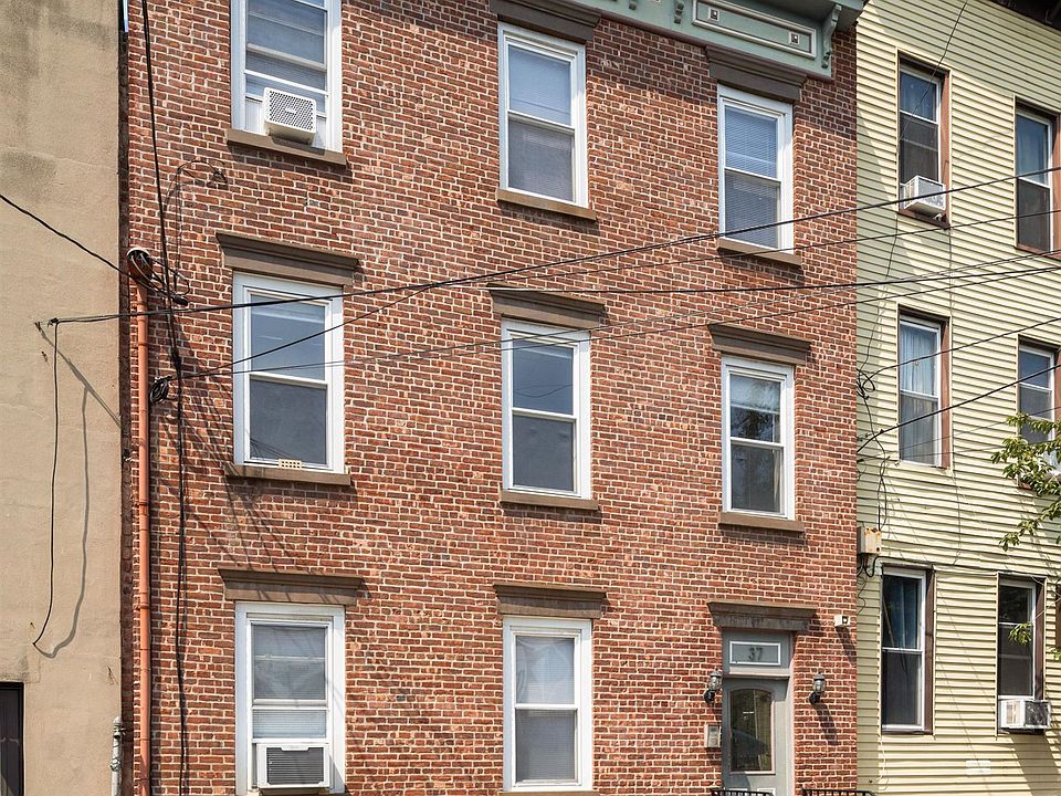 1st image of 37 W 19th St