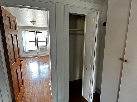 4th image of 2133 28th St #2