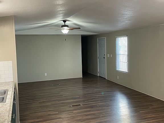 4th image of 210 N Avenue I