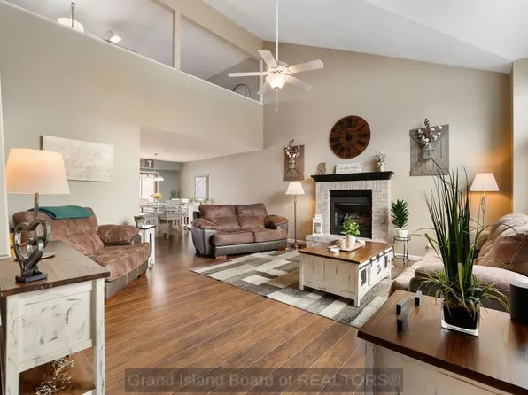 2522 Parkview Dr, Grand Island, NE 68801