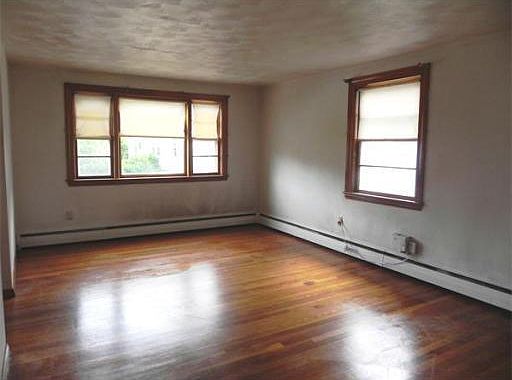 3rd image of 93 Glen Rock Ave