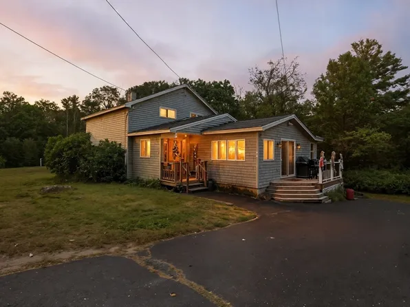 106 Gardner Rd, Hubbardston, MA 01452