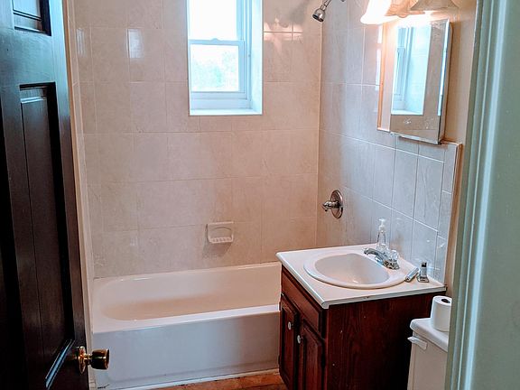 2nd image of 1068 Elmwood Ave APT 1