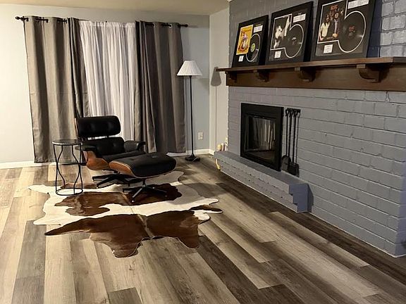 3rd image of 411 Timberwick Pl