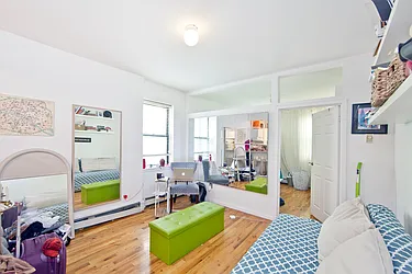 Rented by R New York