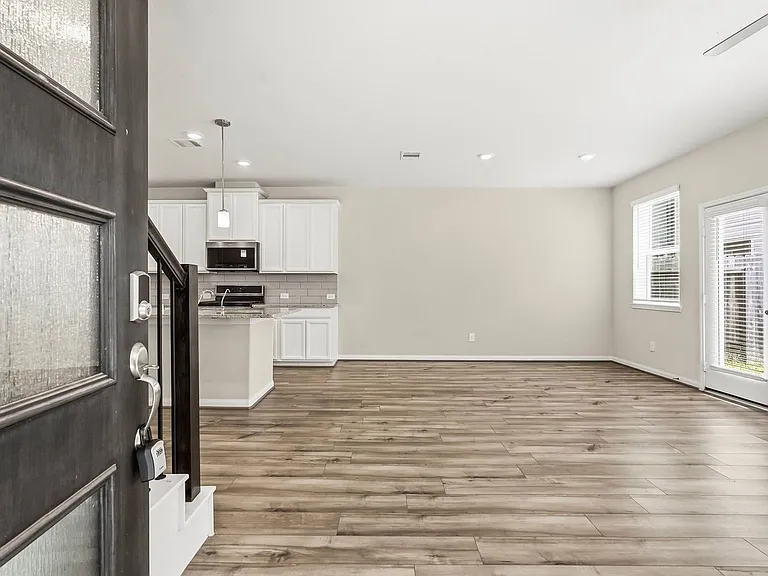 1516 Lakeline Oak Dr — Photo 3