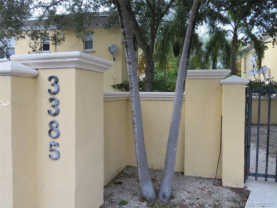 Entryway from Franklin Avenue