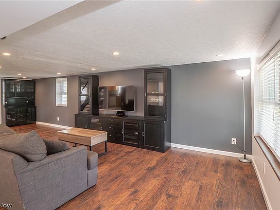 3rd image of 266 Hazelwood Ave