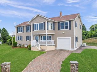 9 Wesquage Beach Rd, Narragansett, RI 02882