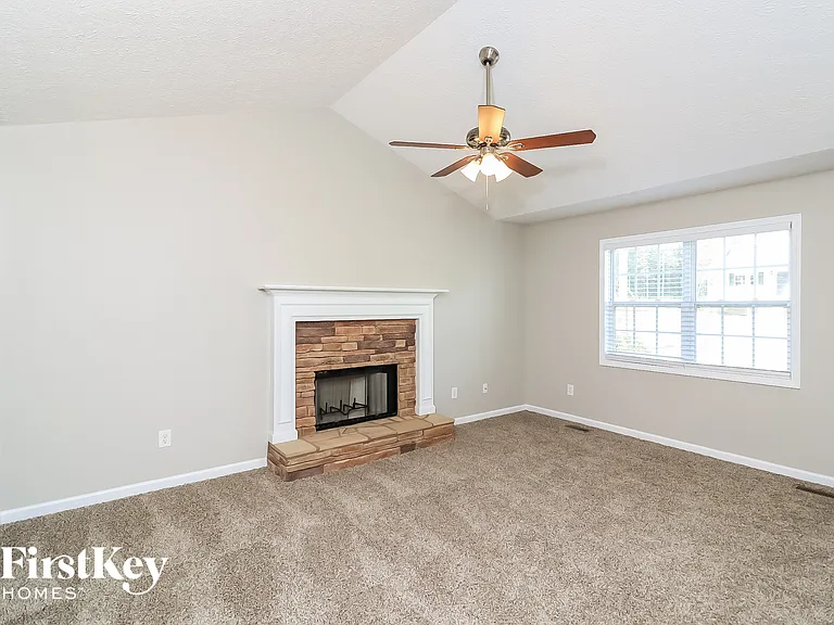 16 Pleasant Dr — Photo 4