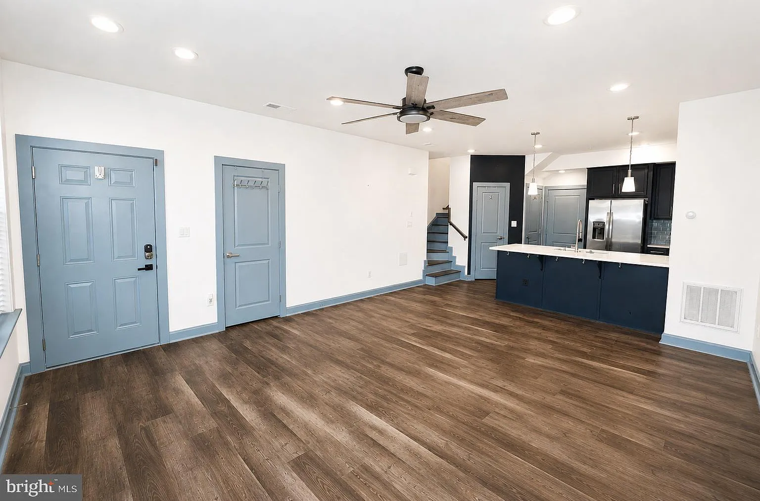3 bed, 2.5 bath, 1628 sqft, $3,300 — Photo 3