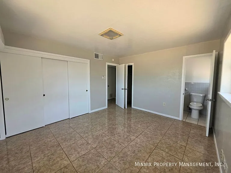 3202 W Illinois Ave — Photo 8