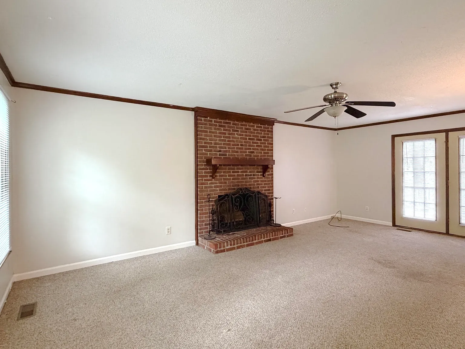 3 bed, 2.5 bath, 1658 sqft, $1,795 — Photo 2
