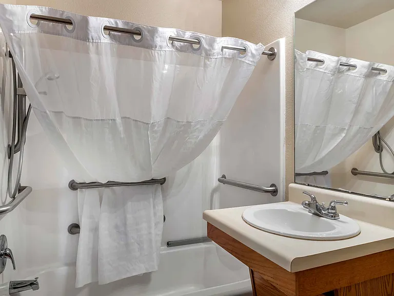 Studio Suite - 2 Full Beds