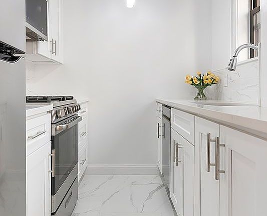 4th image of 140 E 28th St APT 6E