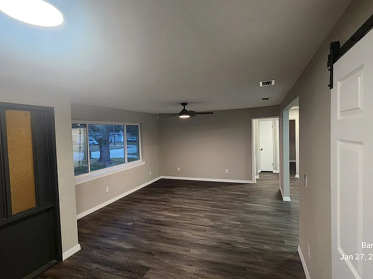 728 Essex Rd — Photo 4