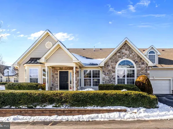 64 Villa Dr, Warminster, PA 18974