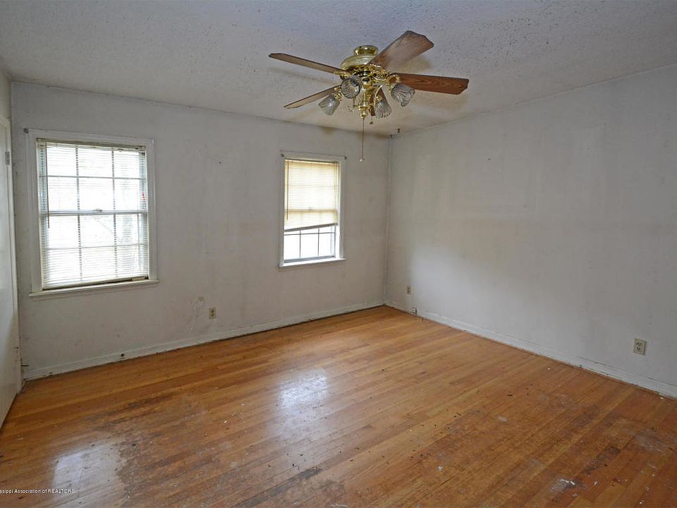 2nd image of 1245 Cedar Cir S