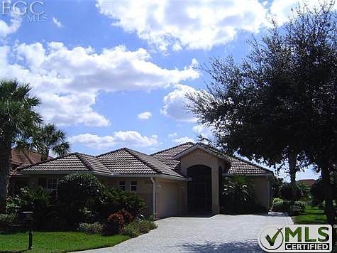 Lush and tropical landscaping!