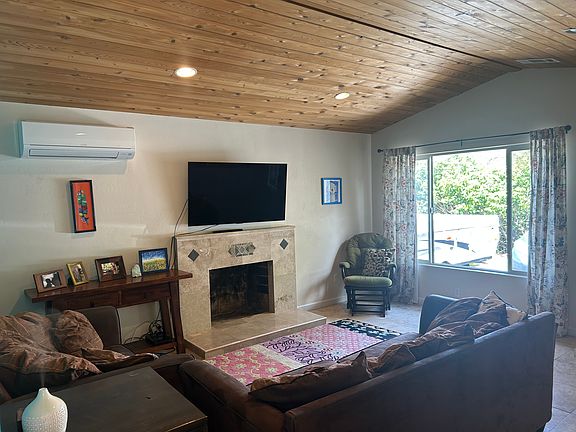3rd image of 1467 Tanglewood Dr