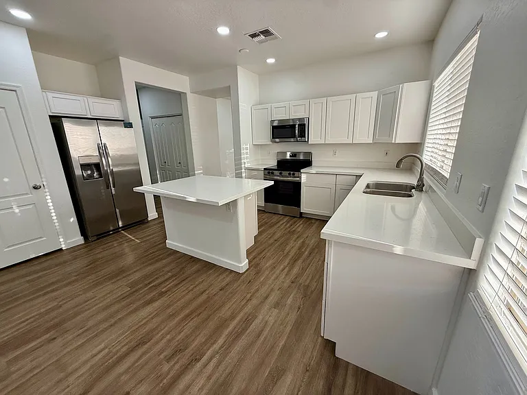 15238 W Custer Ln — Photo 17