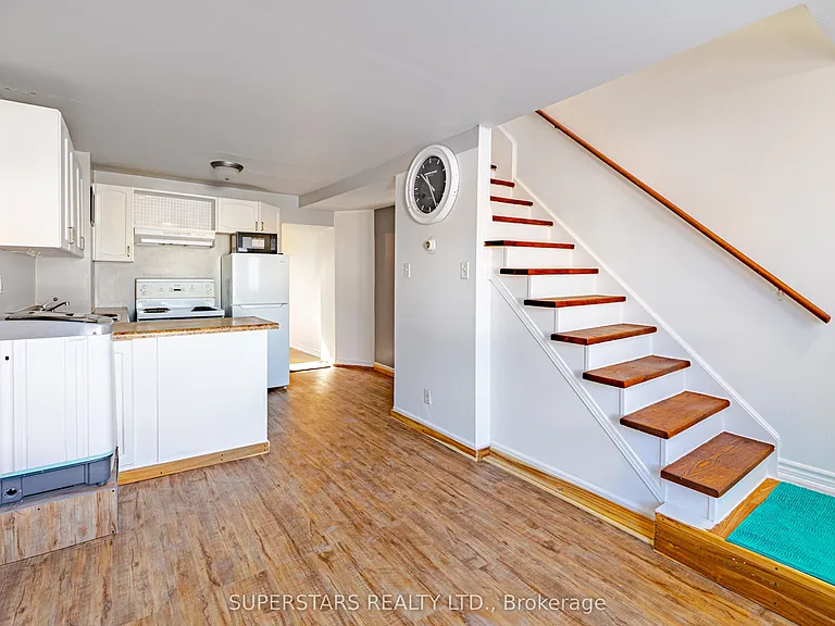 165 1/2 Olive Ave — Photo 3