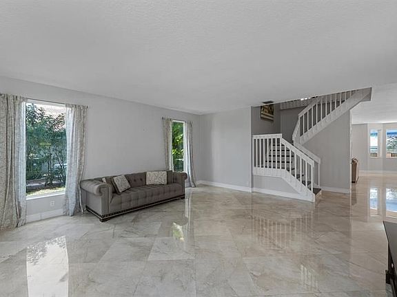 4th image of 714 Cypress Green Cir