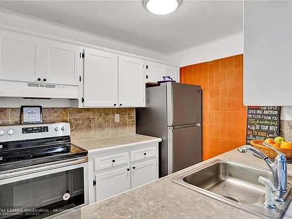 3rd image of 16518 NE 26th Ave APT 403