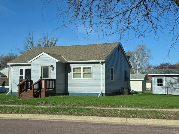 824 Collins Ave, Windom, MN 56101