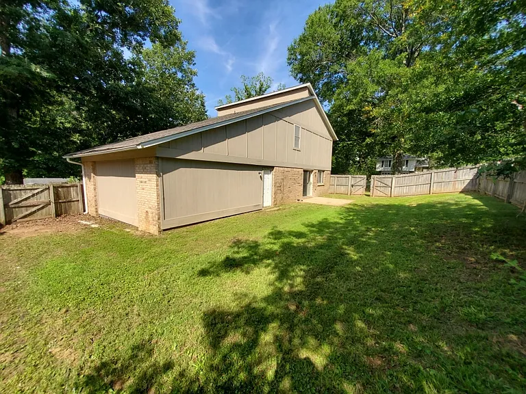 32 Del Tara Dr — Photo 21