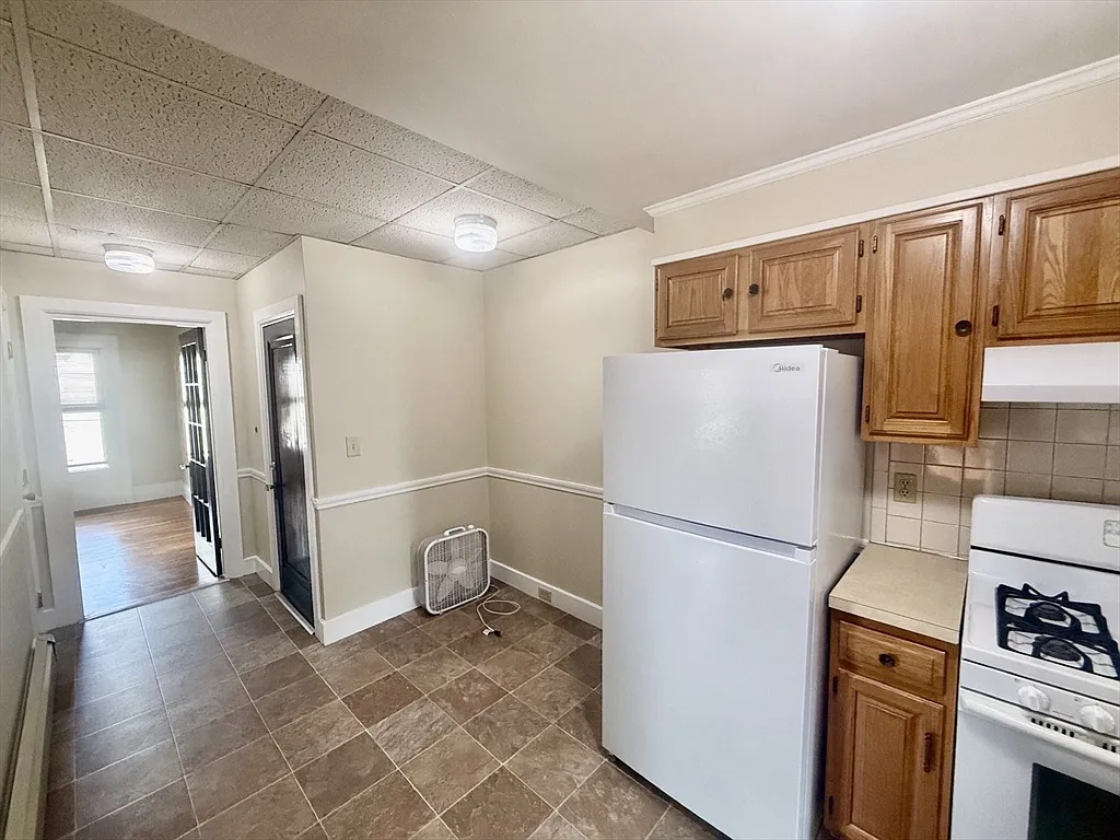 1 bed, 1.0 bath, 745 sqft, $1,900 — Photo 3