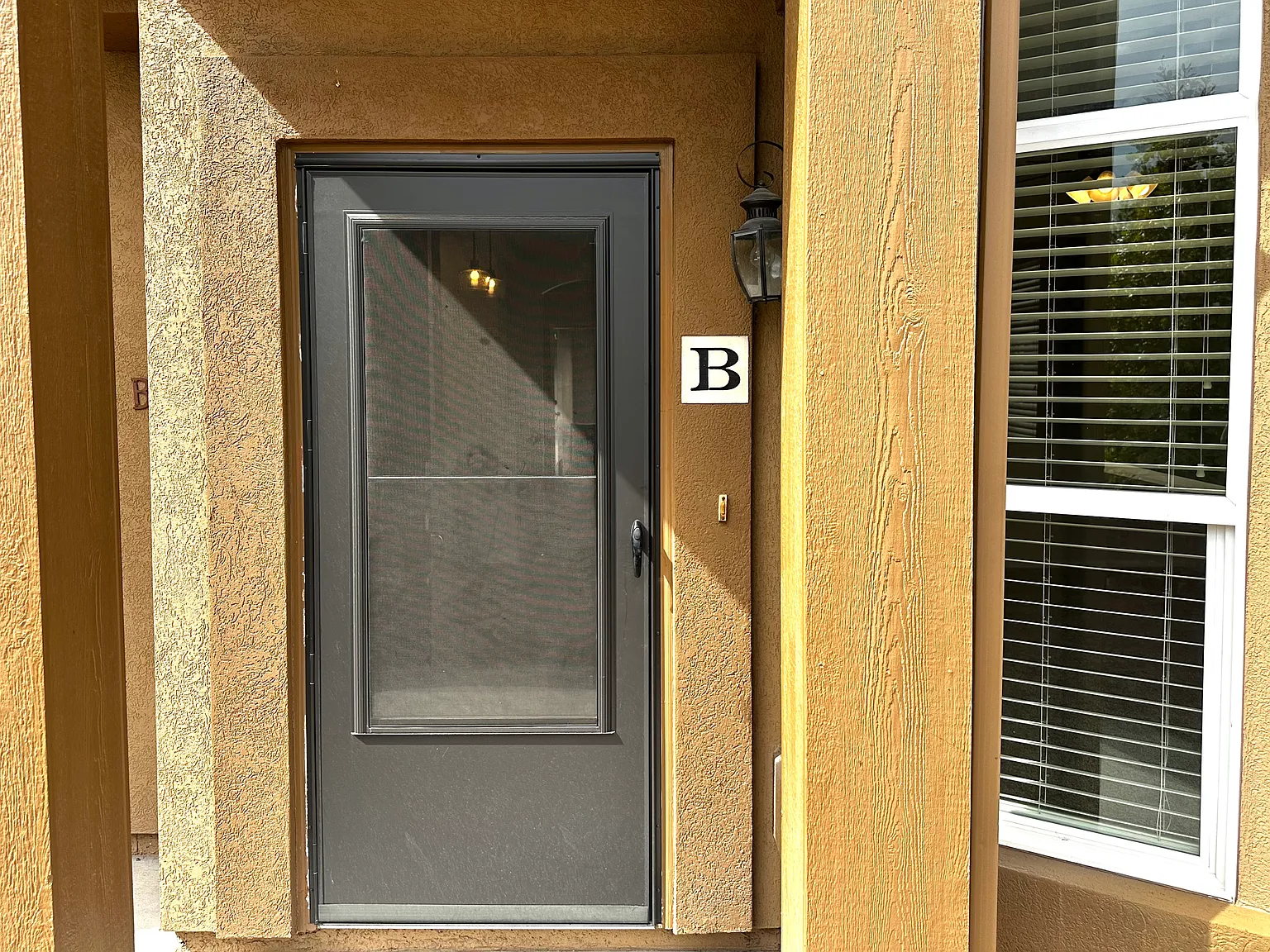 3 bed, 2.5 bath, 1950 sqft, $3,100 — Photo 1