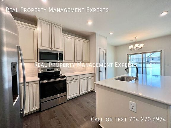 4th image of 135 Beacon Dr #C
