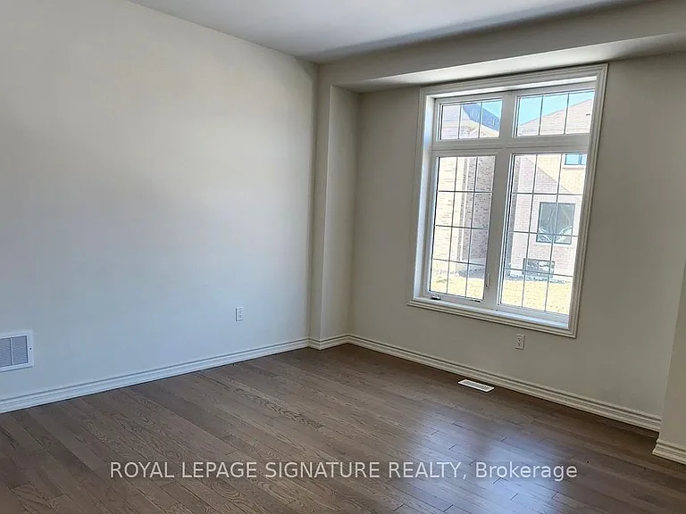 46 Sandhill Cres — Photo 2