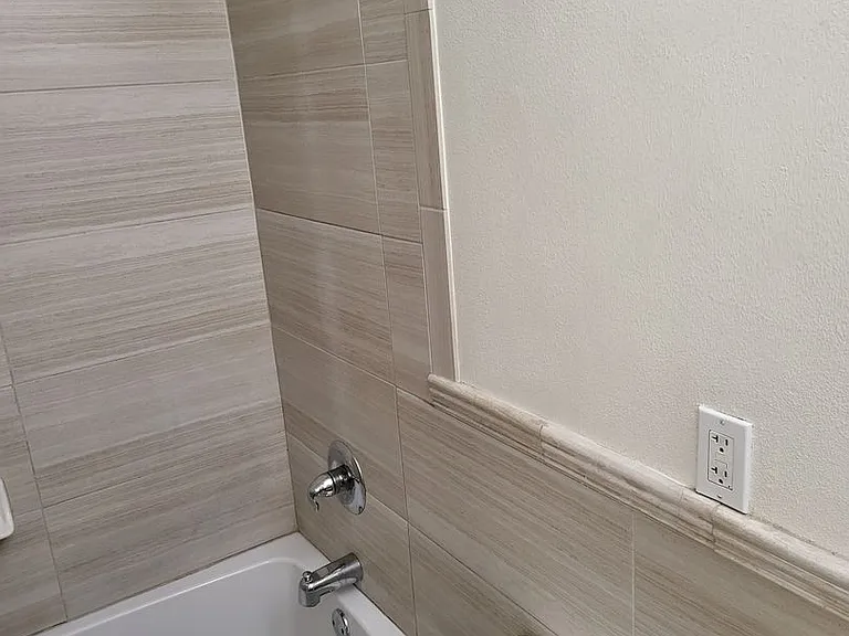 2692 Victoria Ave — Photo 15