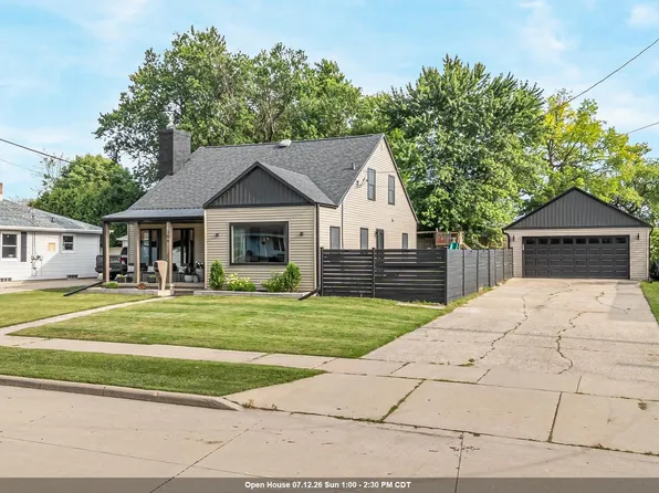 209 E 17th St, Kaukauna, WI 54130