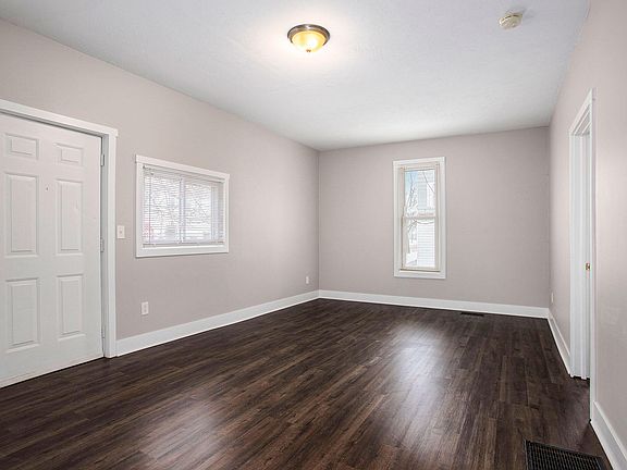 2nd image of 956 Davis Ave NW