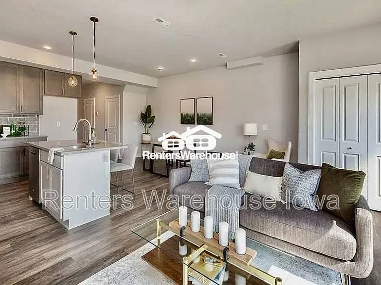 3619 NE Kara Ln — Photo 3