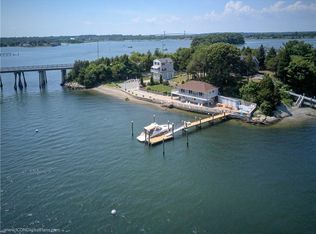 228 Cliff Ave, Portsmouth, RI 02871