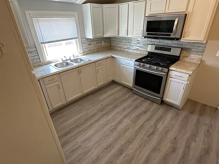 662 York St — Photo 12
