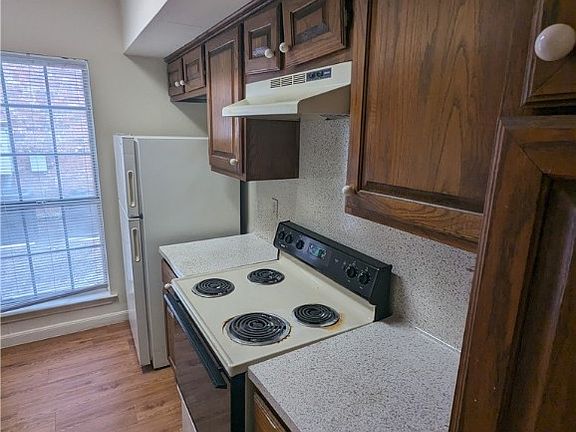 5th image of 400 Nagle St APT 200