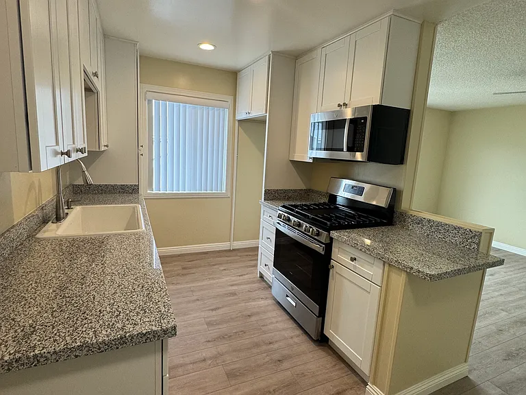 26001 Cypress St #6 — Photo 9