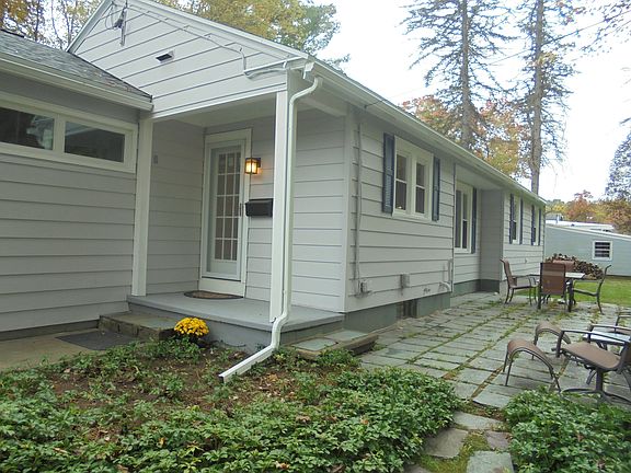 5th image of 9 Hughes Ct