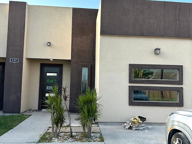 537 Wildrose Ln #B — Photo 2
