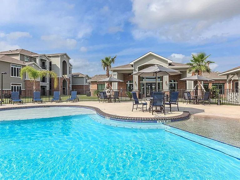 The Colony Luxury Apartments — Photo 6