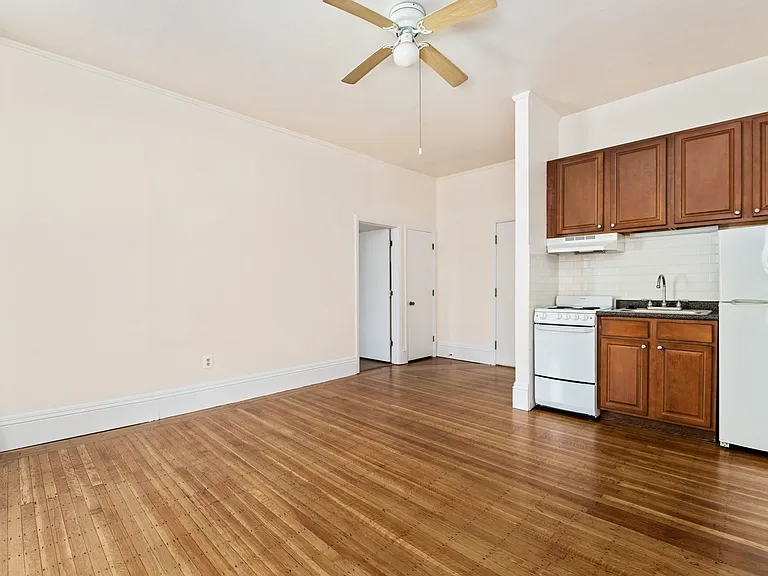 9 Buswell St #2R — Photo 8